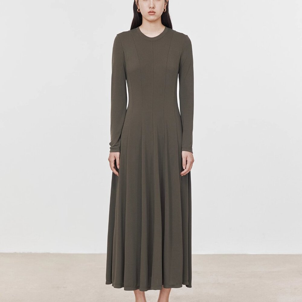 CHICJOC Japanese Imported Eco-Cool Viscose Dress – Minimalist Elegance sz 40